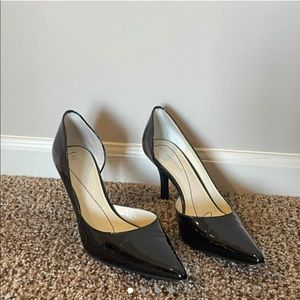 black patent leather anne klein pumps